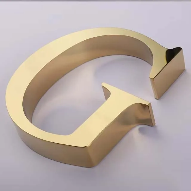 Projet réel de lettres polies miroir